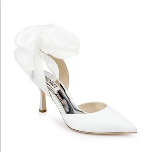 Never worn! Perfect condition